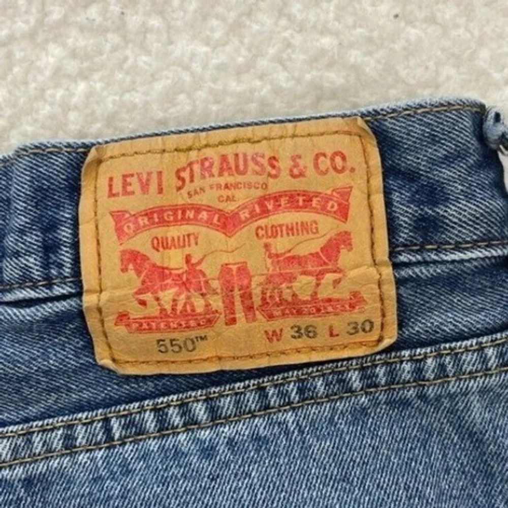 Levi's 550 Relaxed Tapered Jeans Mens 36x30 Blue Denim Classic Casual Everyday